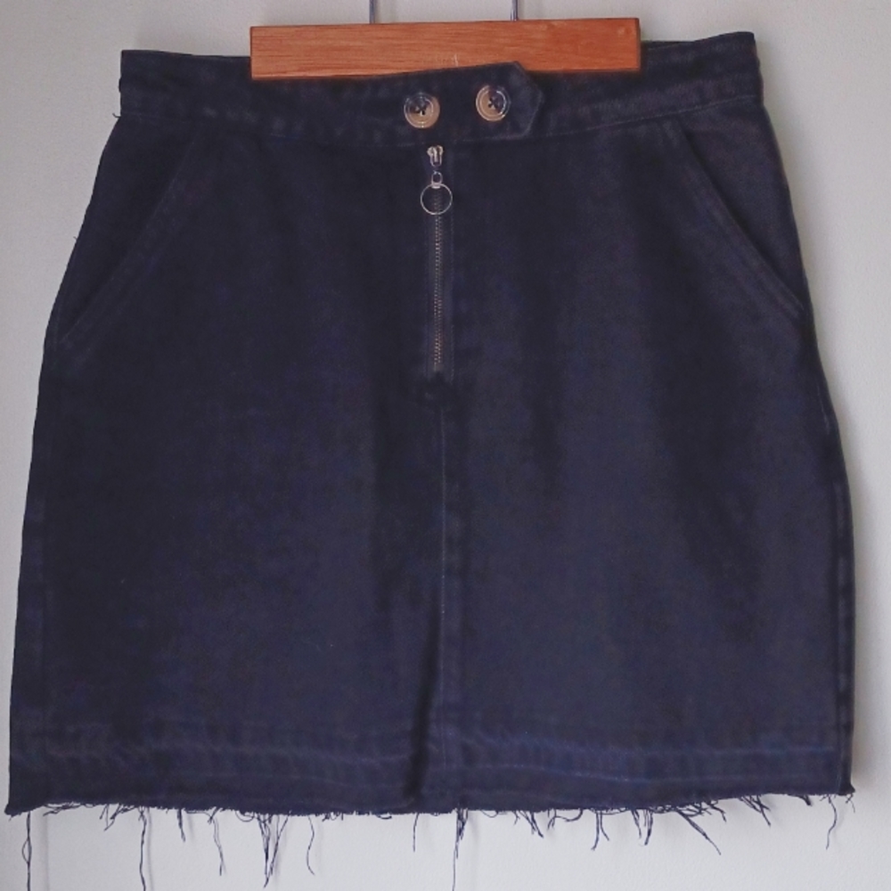 Black Jean skirt with frayed hem